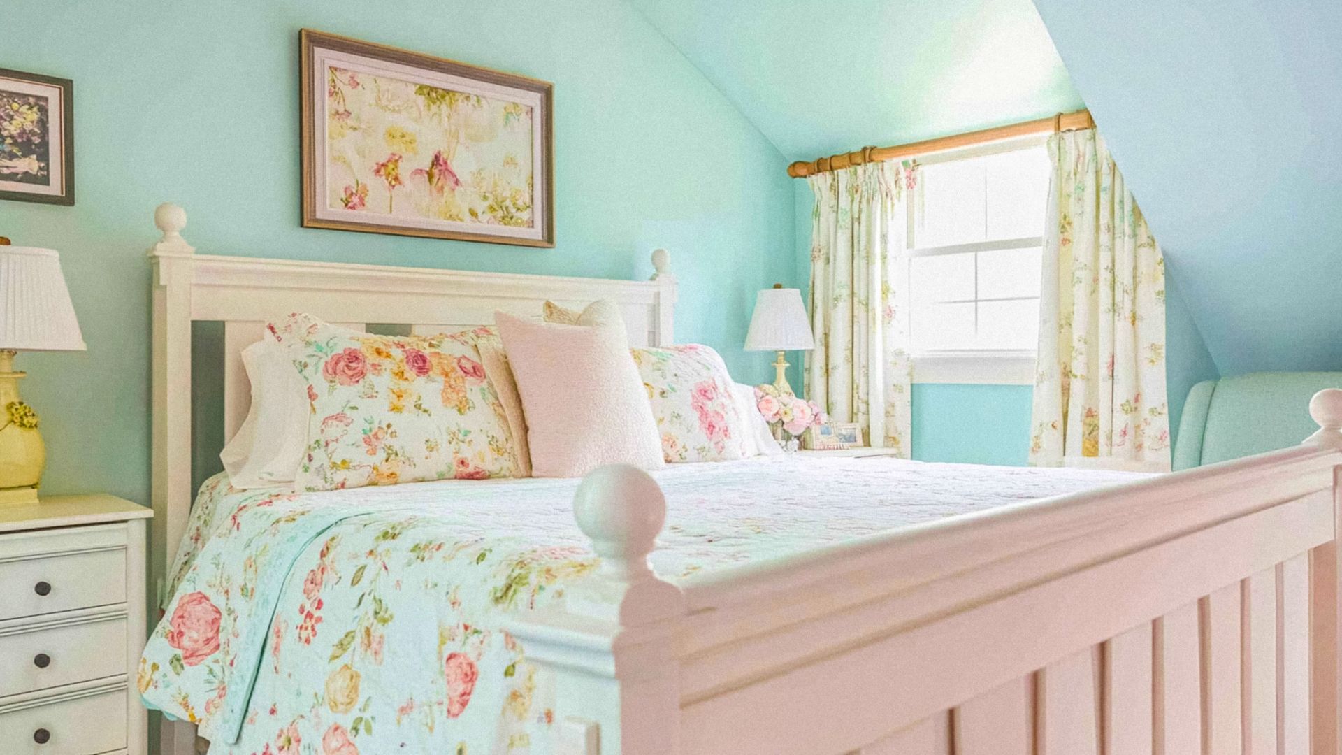 How To Create a Pretty Cottage Bedroom